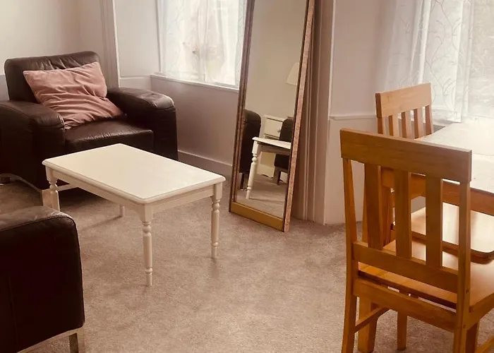 Colton House - Apt 2